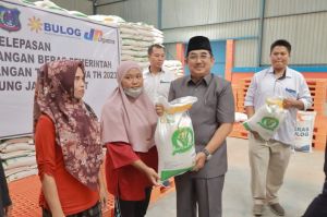 Bupati Tanjab Barat Launching Cadangan Beras Pemerintah Bantuan Pangan Tahap II