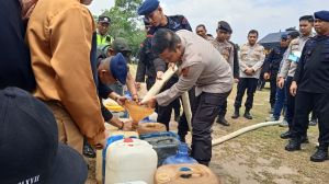 2 Bulan Sumur Kering, Belasan Desa di Mestong Dapat Bantuan Air Bersih