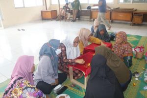 Lestarikan Sulam Benang Emas, PPK Ormawa Humanis Beri Pelatihan pada Masyarakat