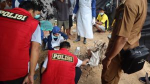 Atas Permintaan Keluarga, Polisi Bongkar Makam Perempuan di  Merangin