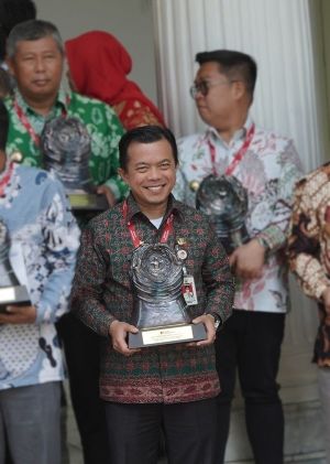 Gubernur Jambi Raih Penghargaan Paritrana Award 2023