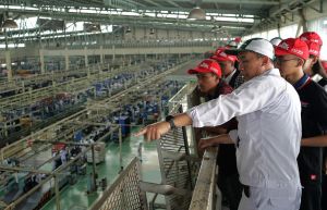 Water Purifier Tenaga Surya dan Pengaman Transaksi Digital Menangkan AHM Best Student 2023