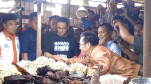 Capres Anies Baswedan Tawarkan Bantuan pada Pedagang Pasar Tradisional Lewat Koperasi