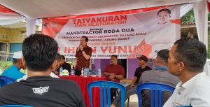 Semangat Petani Berlipat Ganda, Ihsan Yunus Serahkan Bantuan Handtractor