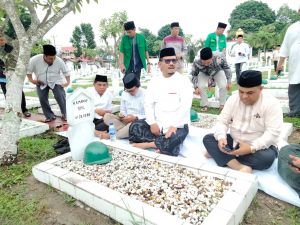 Awali Tahun Baru 2024, Rektor Prof Asad Ziarah ke Makam Tokoh dan Pendiri UIN STS Jambi