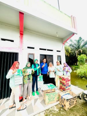 Nasta Trilaksmi Bantu Korban Banjir di Desa Sungai Baung Batanghari