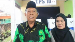 Gunakan Hak Pilih, Wakil Gubernur Abdullah Sani Bersama Istri Nyoblos di TPS 18