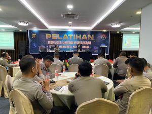 Hari Kedua Pelatihan Menulis Berita, Humas Polda dan Polres Jajaran Diajarkan Kelola Informasi