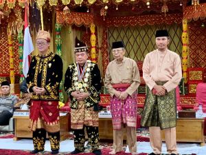 Edi Purwanto Hadiri Penganugerahan Adat Melayu Jambi Kepada Anggota BPK 