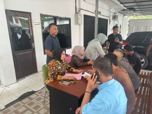 Kejari Jambi Terima 3 Tersangka Ilegal Drilling 