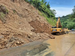BPJN Jambi Siagakan Alat Berat di Titik Rawan Longsor Jalan Nasional Merangin - Kerinci