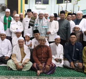 Ketua DPRD Sholat Tarawih Berjamaah di Mesjid Agung Al Istiqomah