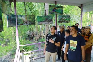 Bupati Tanjab Barat Dampingi Sandiaga Uno Kunker ke Wisata Mangrove Pangkal Babu