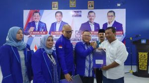 Pinang Partai Demokrat Maju Pilgub, Romi Haryanto Kembalikan Formulir Didampingi Senior PAN Jambi