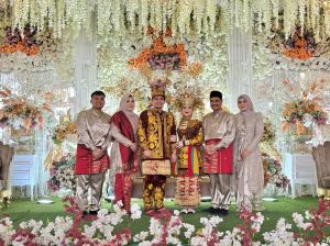 Resepsi Pernikahan Herpian dan Dea, Putra Sulung SAH Memakai Adat Bungo