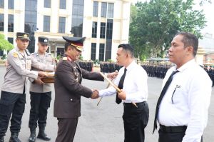 Peringatan  Hari Kebangkitan Nasional, Kapolda Jambi Serahkan Penghargaan kepada 22 Personil