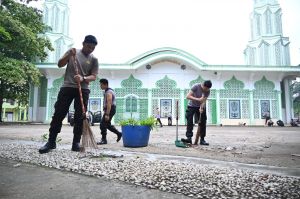 Gelar Bakti Religi, Polda Jambi Turunkan Personil Bersihkan Masjid di 5 Titik Ini