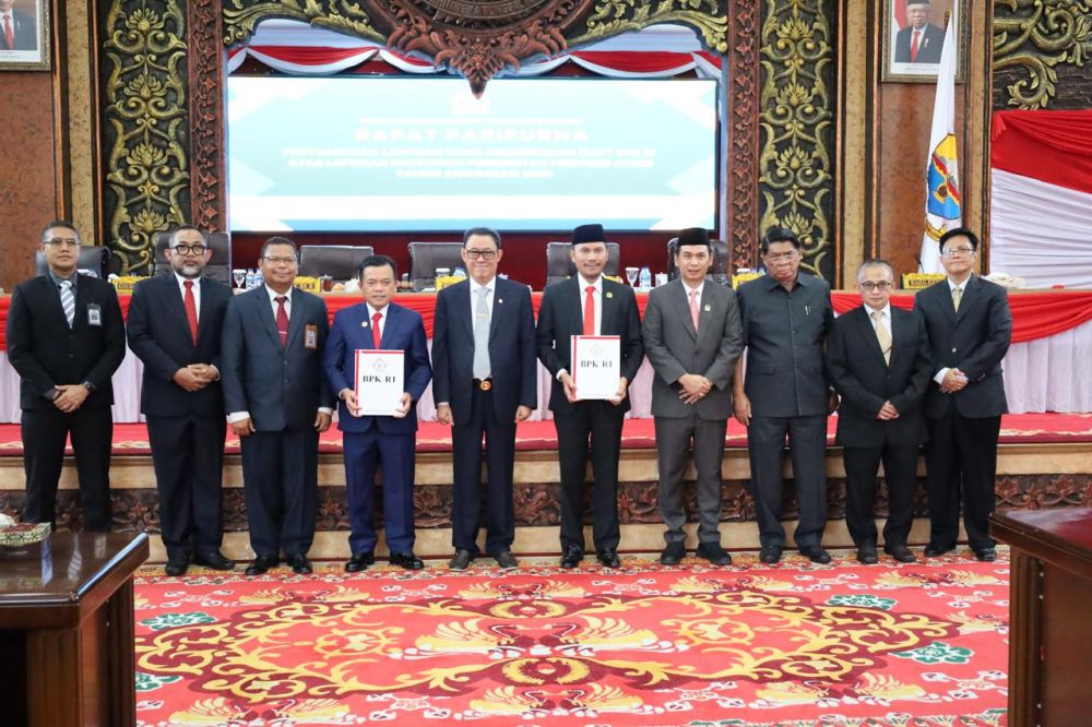 Penyerahan LHP BPK Terhadap LKPD Pemerintah Provinsi Jambi di Gedung DPRD Provinsi Jambi. 