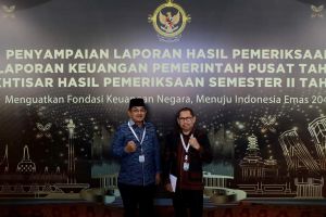 Ketua DPRD Tanjab Barat Hadiri Penyerahan LHP LKPP 2023