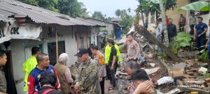 Diguyur Hujan Lebat, Tembok Pembatas SMKN 1 Jambi Ambruk, 3 Orang Meninggal Dunia 