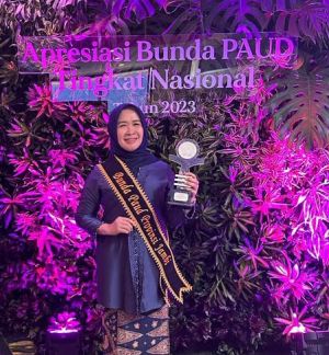 Isteri Al Haris Pernah Juara 1 Nasional Penghargaan Wiyata Darma Madya Kemendikbud RI