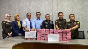 Kejari Jambi Terima Titipan Uang Pengganti dari 2 Terdawa Kasus Korupsi PT MAJI