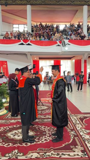 Anggota DPR RI Edi Purwanto Jadi Wisudawan Unja ke 113, Raih Predikat Summa Cumlaude