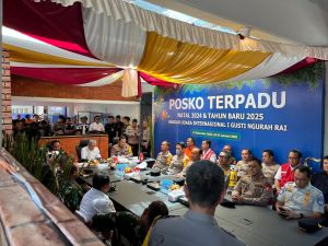 Kapolri & Panglima TNI Tinjau Posko Terpadu Operasi Lilin 2024 di Bandara I Gusti Ngurah Rai