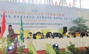 Bupati Anwar Sadat Hadiri Wisuda Angkatan XX Institut Agama Islam An Nadwah Kuala Tungkal