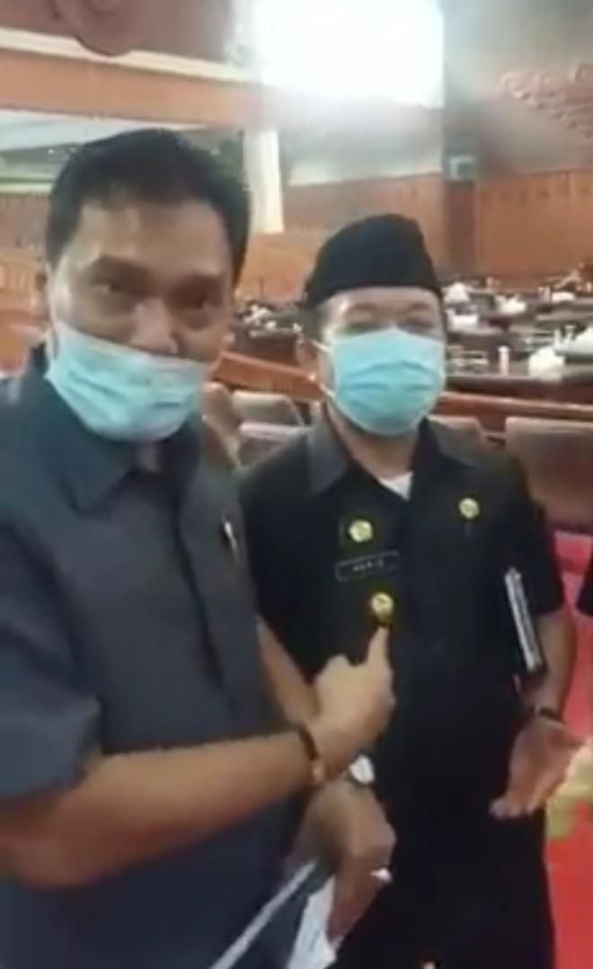 Foto Ketua Pansus I DPRD Provinsi Jambi Abun Yani (Kiri) - Gubernur Jambi Al Haris (Kanan).