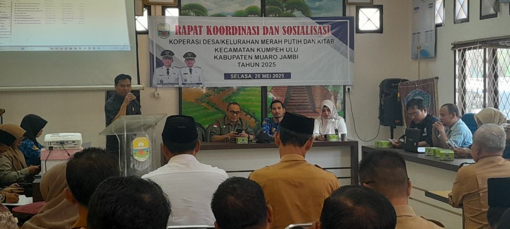 Suasana Rapat Koordinasi dan Sosialisasi di Kantor Camat Kumpeh Ulu.