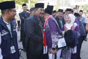 Bupati Tanjabbar Anwar Sadat Lepas Ratusan Calon Haji: Harapan dan Doa Menggema untuk Haji Mabrur