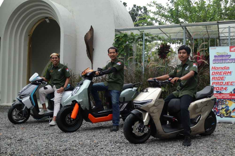 Honda Dream Ride Project 01-03: Para pemenang nasional HMC 2023 bersama karya modifikasi motor listrik Honda CUV e: dan ICON e: pada Honda Dream Ride Project 2024 di Yogyakarta (26/05).