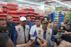 Pemprov Jambi Datangi Berbagai Supermarket Periksa Beras Diduga Oplosan, Ini 8 Merk yang Akan Diuji 