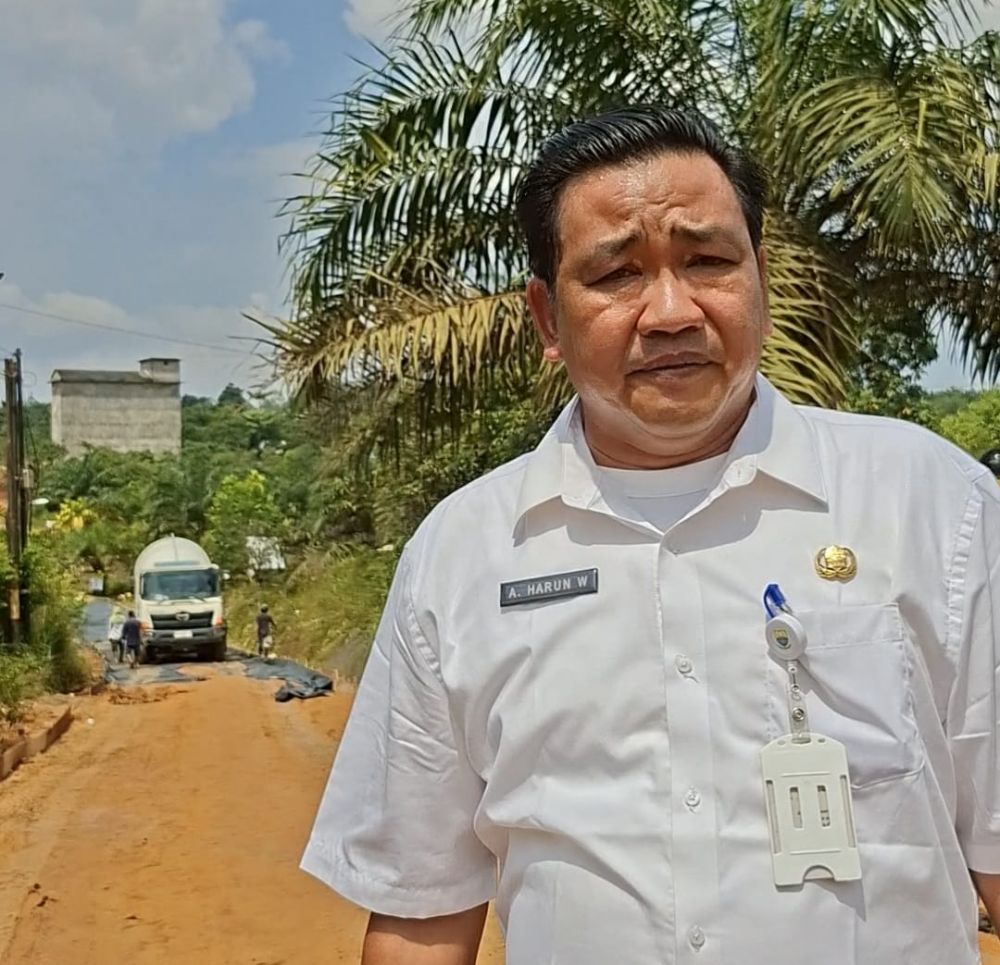 Foto : Kabid Perkim PUPR Provinsi Jambi Ariesto Harun Wijaya Saat di Lokasi Pekerjaan.