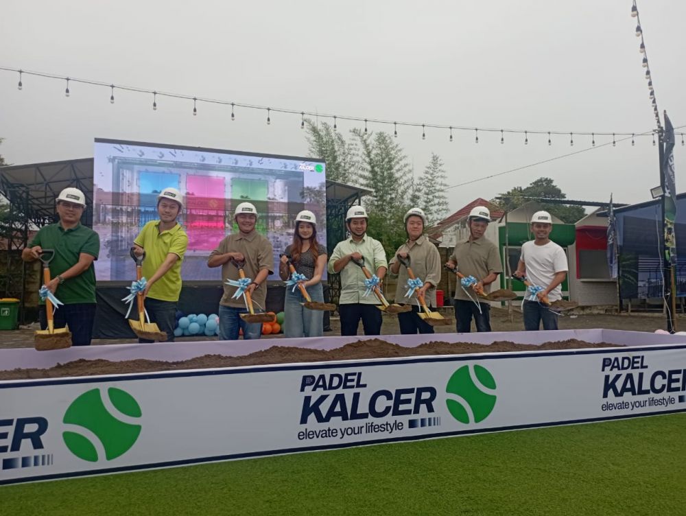 Foto : Pelekatan Batu Pertama Lapangan Padel Kalcer Jambi.