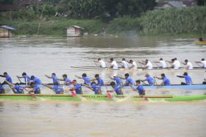 Lomba Pacu Perahu Tradisonal di Jambi Perebutkan Hadiah Uang Puluhan Juta Rupiah, Sore Ini Final
