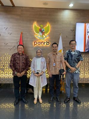 Renovasi Ruang Tunggu, RSUD Raden Mattaher Jambi Kepada Menpan RB : Pelayanan, Tidak Terganggu