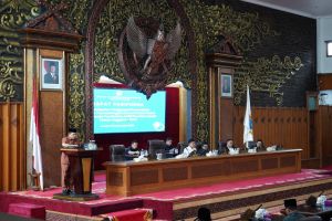 Gubernur Jawab Pandangan Umum Fraksi Terhadap Rancangan Perubahan APBD 2025