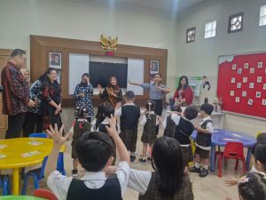 Hesti Haris Sambangi Karunia Global School yang Capai Akreditasi Internasional