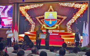 Gubernur Al Haris Raih Penghargaan Akreditasi Kearsipan Tingkat Nasional, Dengan Kategori “Sangat Me