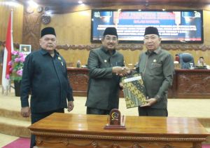 DPRD Tanjab Barat Ketok Palu Sah kan 5 Ranperda Krusial Menjadi Perda