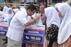 SAH Puji Ketegasan Presiden, Kolaborasi Dasco & Prasetyo Hadi Rehabilitasi Nama Baik 2 Guru di Luwu