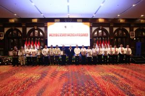 Ojk Kembali Raih Penghargaan