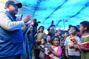 Disambut Suka Cita, Mendikdasmen Sambangi Anak-anak SD 057239 Kab Langkat Terdampak Bencana 