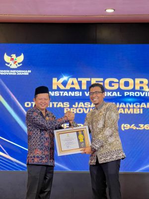 OJK Jambi Terima Penghargaan Keterbukaan Informasi Publik 2025