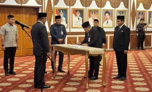 Perkuat Birokrasi, Sekda Jambi Kukuhkan Puluhan Pejabat: Kukuhkan Muzakir Jadi Kepala PUTR 