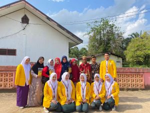 Bukan Batuk Biasa: Mahasiswa KKN UBR Edukasi Ibu-Ibu Desa Arang-Arang Waspada TBC