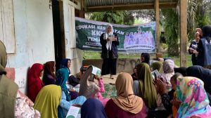 Emak-Emak RT 04 Desa Ramin Dapat 'Jurus Jitu' Anti Asam Urat dari Mahasiswa KKN UBR Jambi