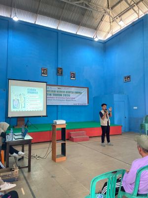 Cegah Risiko Jatuh, Mahasiswa Fisioterapi UBR Jambi Latih Keseimbangan Lansia di Muaro Jambi